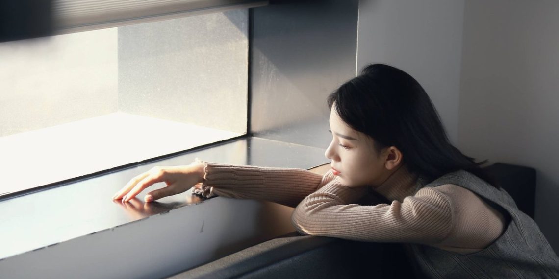 Атам мага кол көтөрөт