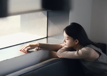 Атам мага кол көтөрөт