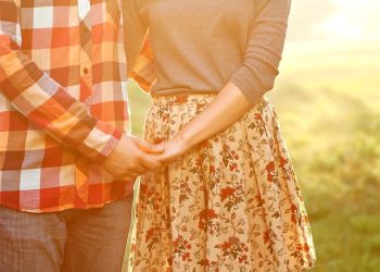 Жигитимдин апасы бирге болушубузга каршы. Эмне кылышты билбей турам