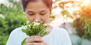 Коронавирустан кийин жыт билүү сезимин кантип кайтарса болот? Жөнөкөй ыкма