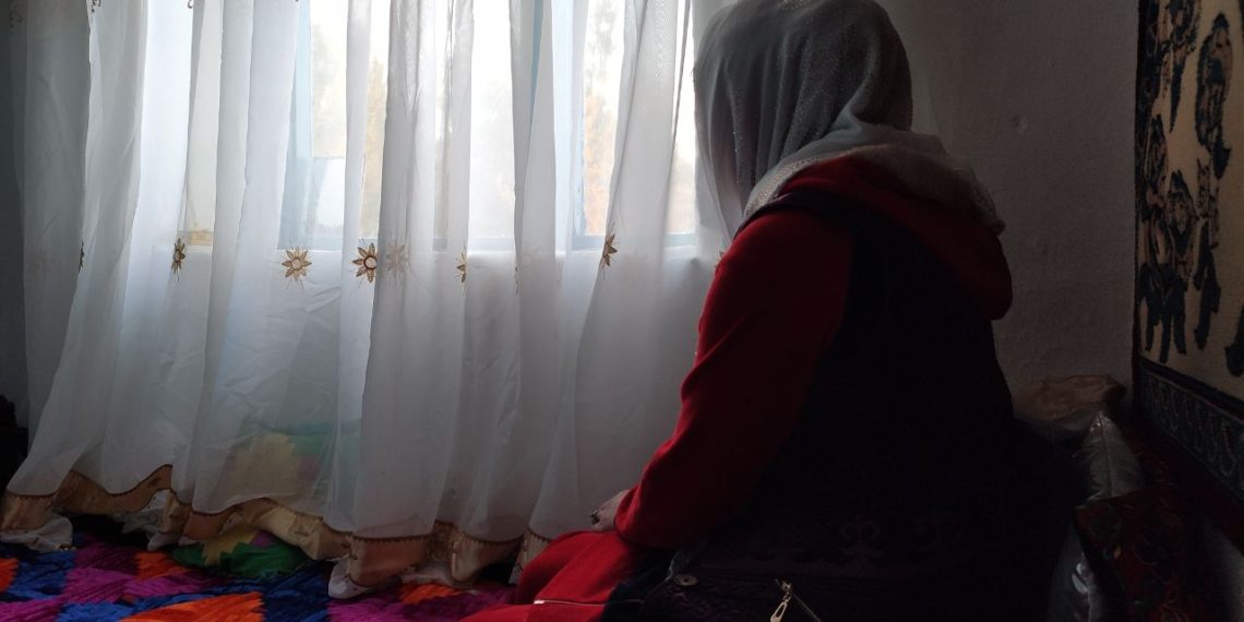 Кайын эжем “себетиңе арзан сок салыныптыр” деп жаңы алган келинин ыйлаткан