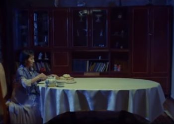 Телефон чалуу жылуу кучакты алмаштыра албайт! Келе жаткан жаңы жылыңыздар менен!