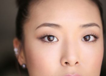 Бир көзүм кичине