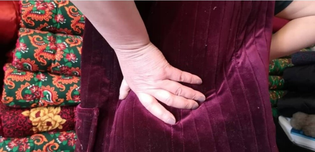 Эмдигиче төркүлөтүп чакыра элек! - деп кайын энем мени кемсинте берет