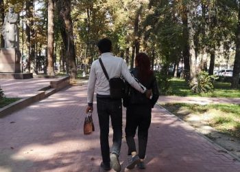 Спортивкасын чечпеген жигитим костюм-шым кийип оозумду ачырды