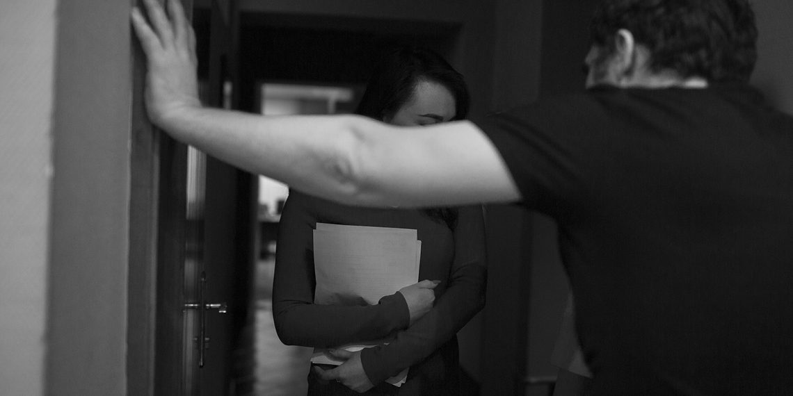 Жездем эжемди "крышаларым" бар деп коркутуптур. Эмне кылсак болот?