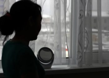 Апам экөөбүздү көчөгө калтырып кеткен атамды жоопко тарта аламбы?