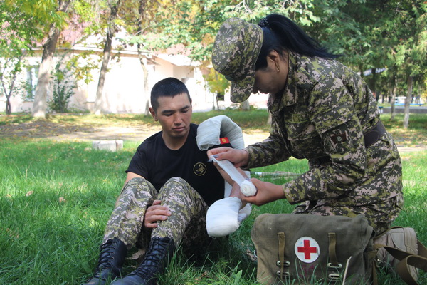 Аскерде медайым болуп иштөө үчүн чет өлкөдөн окуп келиш керекпи?