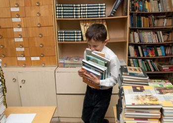 Азыр мектепте китепке аренда төлөнөбү? Адис жооп берет