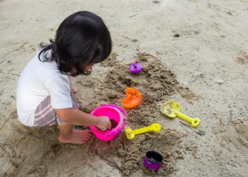 Беш жаштагы кызымдын оозу жагымсыз жыттанат. Кимге көрүнүшүбүз керек?