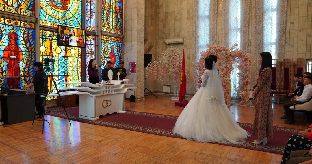 ЗАГС алуу үчүн канча сом керек? Негизги 10 суроого жооптор