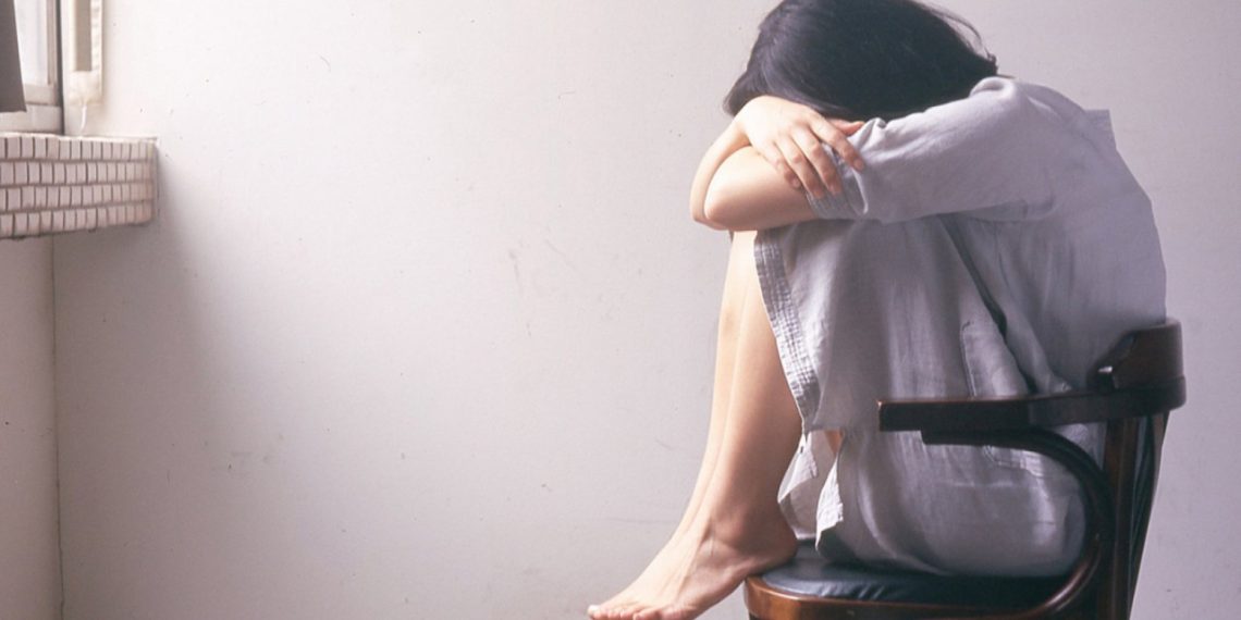 Үйлөнөбүз дегенден бери жигитим мага кол көтөрөт