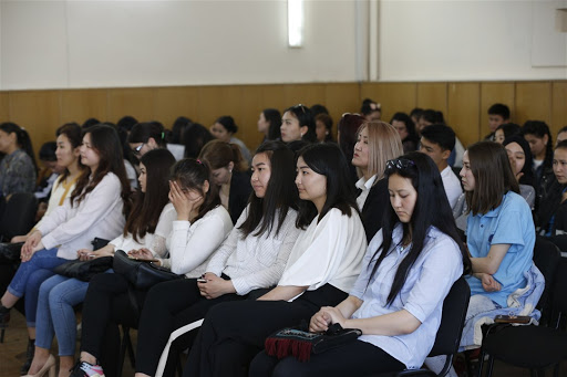 Таштап койгон окуумду кайра улантып жатам. Мектепке жумушка кире аламбы?