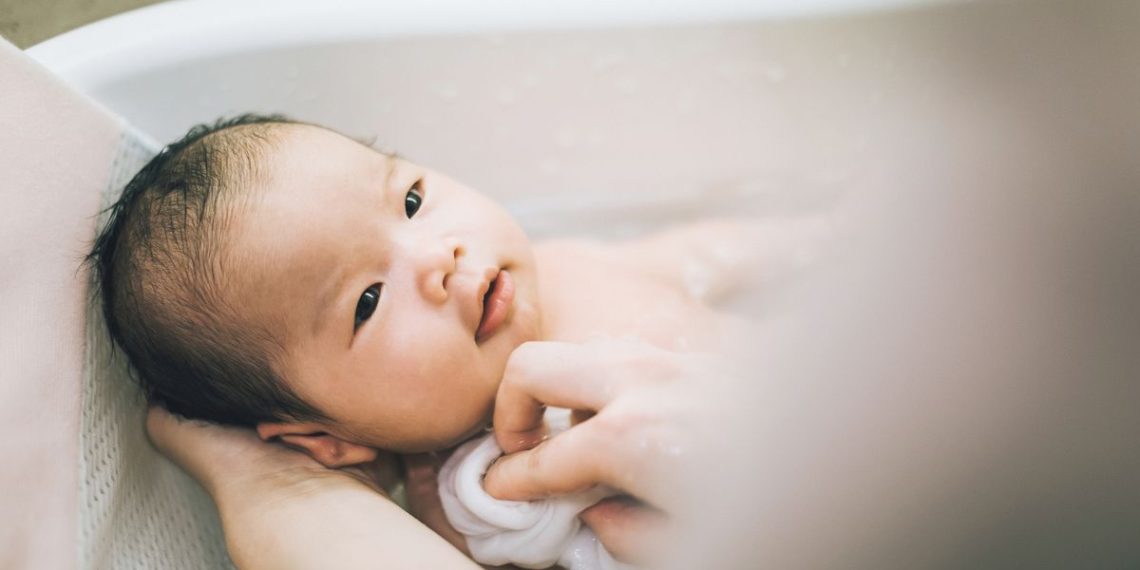 Ооругандыктан баланы 5 күн эмизбей турушум керек. Кызымды кыйнап койбоймунбу?