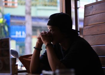 Жеңем апам менен айтышат