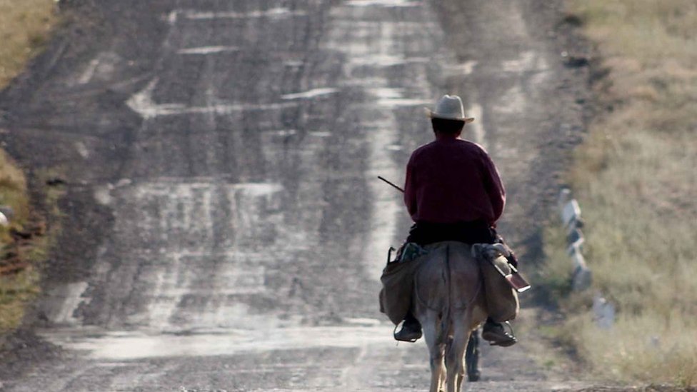 Эшек минип келатып сүйгөнүмө жолугуп калып уят болгом