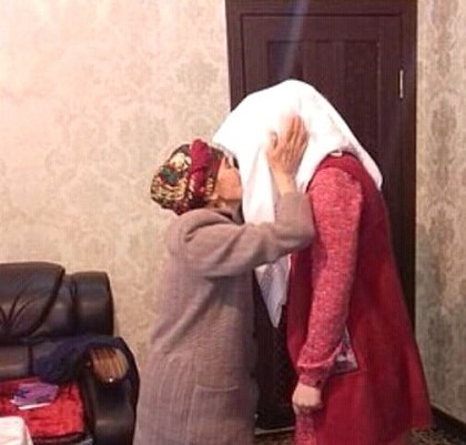 Кайын энем мени жамандагандардын оозун жаап жатканын көрүп жашыйм