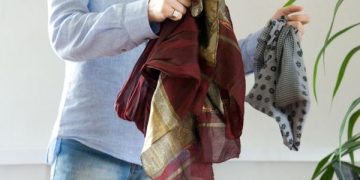 Күйөөм мен намаз окусам эле карыздан кутуларыбызды айтат. Бул туурабы?