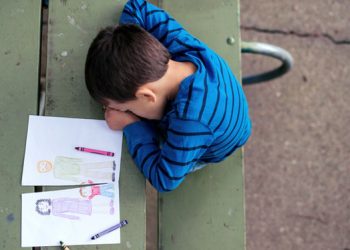 Бала канча жашка чыкканда атасы же апасы менен жашай турганын өзү чечет?