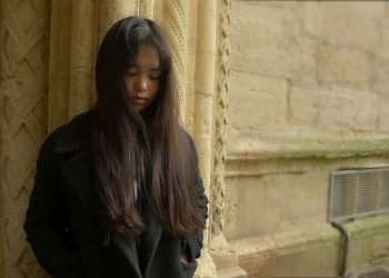 Мени эстебеген апамды сагынып ыйлай берем. Кантип аны унутсам болот?