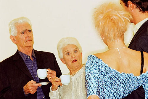 Кыз-жигитке кеңеш. Сүйүктүүңдүн ата-энесине кантип жагуу керек?