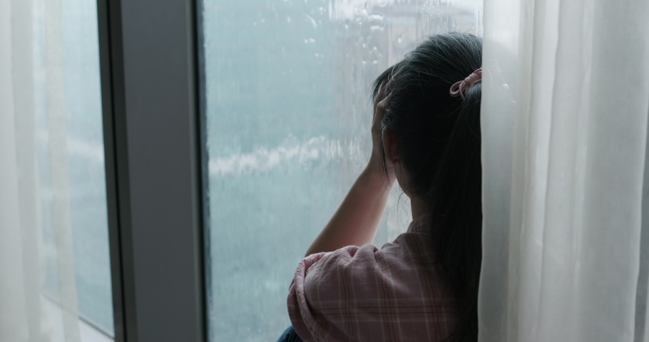 Мен бактылуу болууга татыктуу эмесмин! Үйүнөн зордук-зомбулукка кабылган балдар