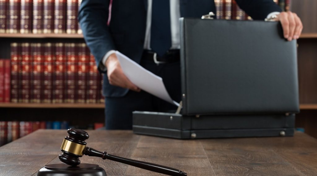 Жалпы эл биригип бир адвокат жалдаса болобу?