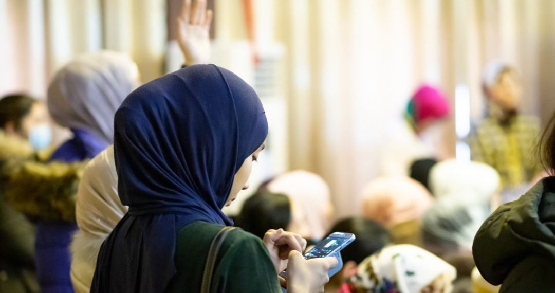 Хиджаб кийгенден кийин паспортумдагы сүрөткө окшобой калдым