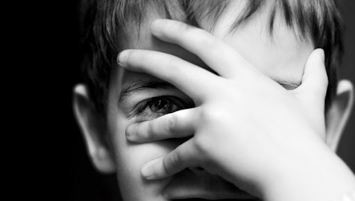 Алты жаштагы балам мастурбация кылат. Эмне кылсам болот?