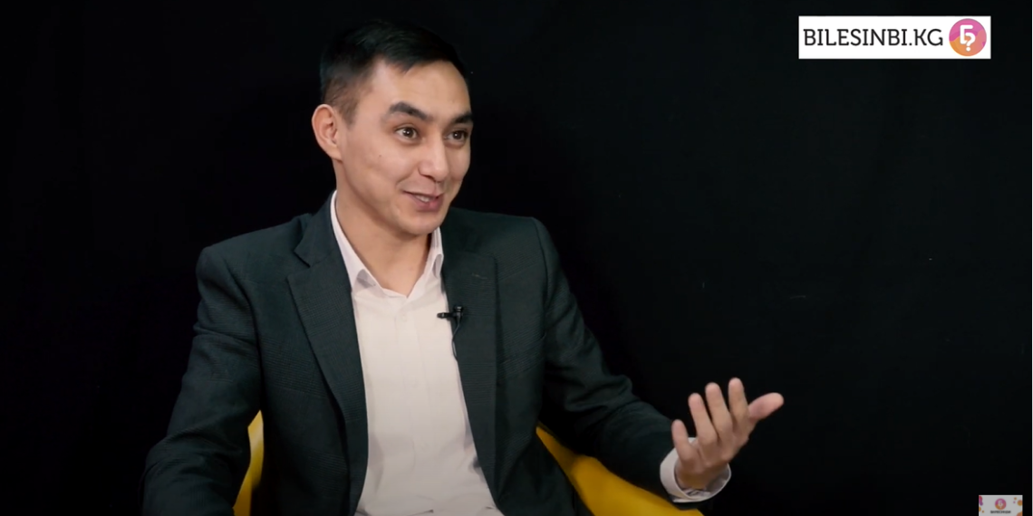 Банкирлер туугандарына пайызсыз кредит алып береби? Банкирге 10 кызыктай суроо