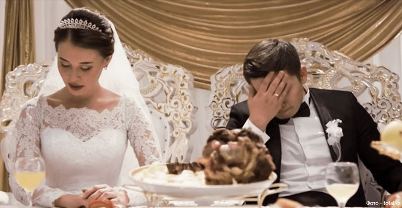 Кайын атам менен сүйлөшкөндөн кийин тойду токтоттум