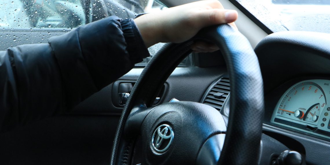 Каза болгон атамдын машинасын өзүмө кантип өткөрөм?