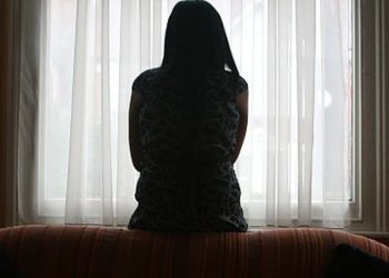 Күйөөм мурда эле кыз эмес экенимди билгенин айтты. Эмне кылсам болот?