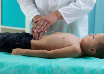 Сегиз жаштагы баламдын чочосу аябай кичинекей. Бул коркунучтуу эмеспи?