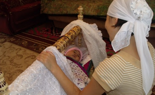 Кыздуу болгондо эмне деп сүйүнчүлүшөт? Билем десеңиз