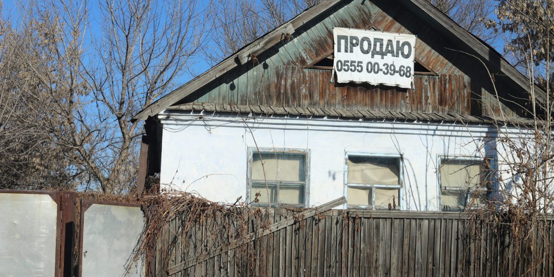 Күйөөм экөөбүз салган үйдү кайын атам каалаганына берем дейт. Мыйзамда кандай?