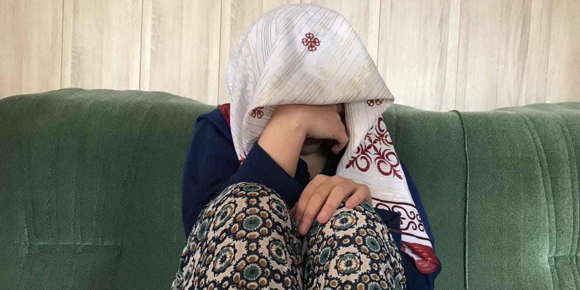 Күйөөм менен аяшыбыздын жазышкан каттарын көрүп калдым. Эмне кылсам болот?