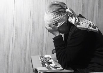 Апамдын сүрөтүн уят сөздөр менен көчөгө чаптаган күйөөмдү эмне кылсак болот??