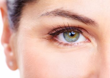 Косметолог: Көздүн тегерегиндеги бырышты алдын алуу сырлары