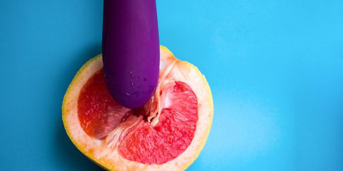 Жыныстык жашоо башталганда "угрилер" кетет деген чынбы? Гинеколог айтып берет