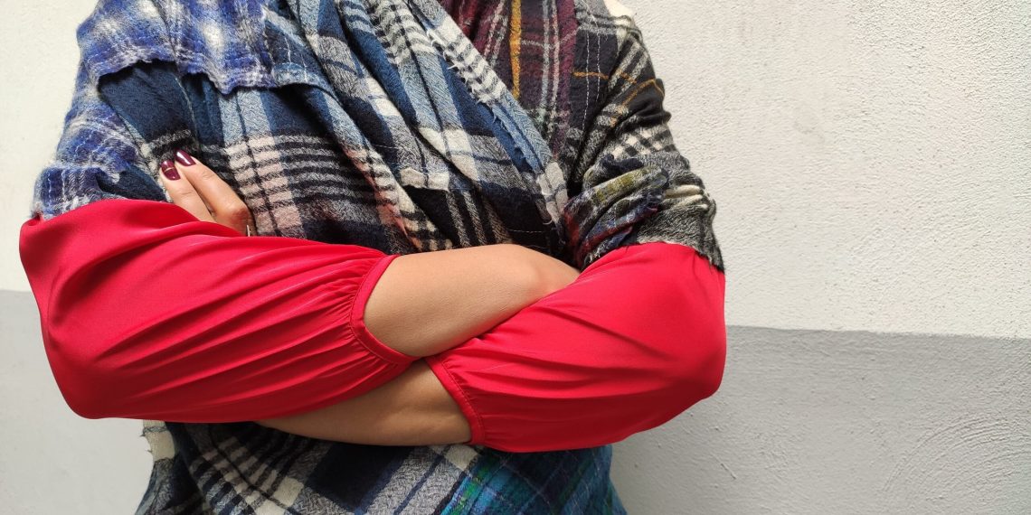 Жаман сөздөр менен сөгүү мыйзамда кандай каралган? Юрист жооп берет