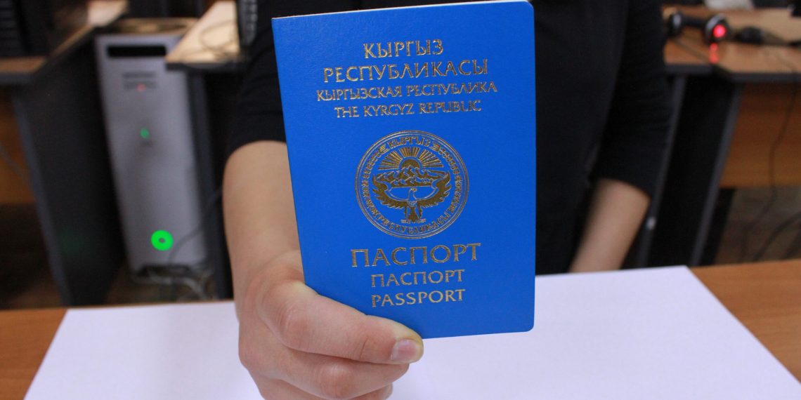 Эч жерде каттоосу жоктор кантип паспорт алат? Паспорт боюнча суроо-жооптор