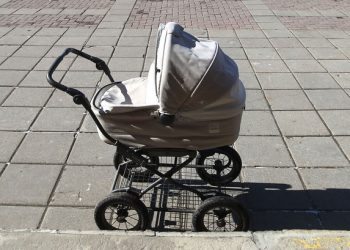 Көчөдөн таап алган кызды асырап алсак болобу?