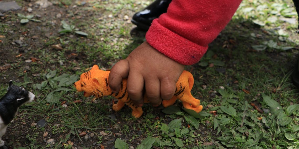 Балдарына каралашпаган күйөөмдү аталык укуктан ажыратсам болобу?