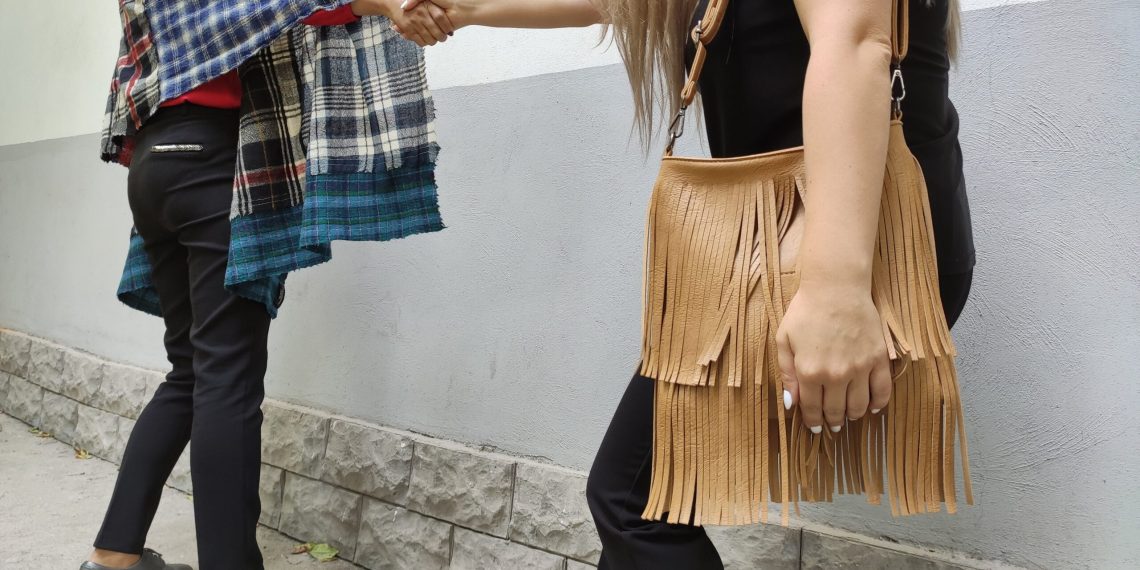 Тост сүйлөй албаганым үчүн конокко баргым келбейт. Бул адатымдан кантип арылам?