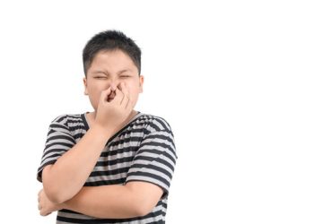 Сегиз жаштагы баламдын колтугу жыттанат. Эмне себептен болушу мүмкүн?