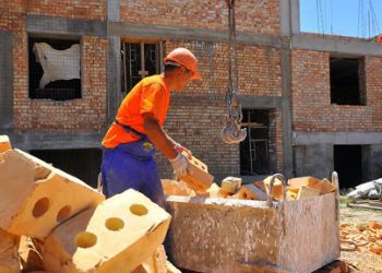 Атамдын ким болуп иштегенин көрүп буркурап ыйладым