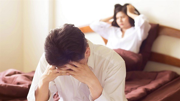 Күйөөм төшөккө жарыксыз болгондон бери менден качып жүрөт. Эмне кылсам болот?