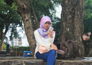 Жоолукчан кыздар жигит жандап басса болобу? Адис жооп берет