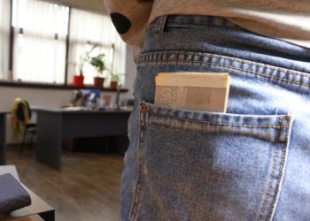 Эки кредитимдин үстүнө дагы бирди алаламбы? Адис жооп берет